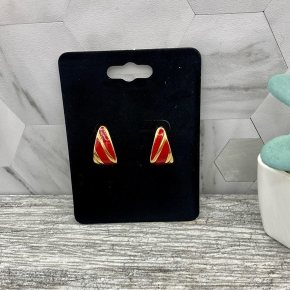 EUC MONET Vintage signed red enamel and gold tone pierced earrings. - Picture 6 of 11